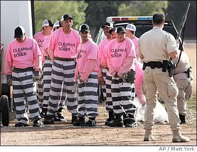 SheriffArpaioPrisonersPinkShirts.jpg